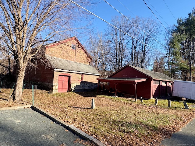 373 Main St, New Hartford, CT 06057 - view of side of property featuring an outdoor structure