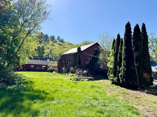 373 Main St, New Hartford, CT 06057 - view of green lawn