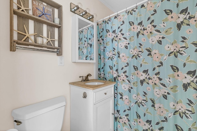 bathroom with toilet, a shower with shower curtain, and vanity