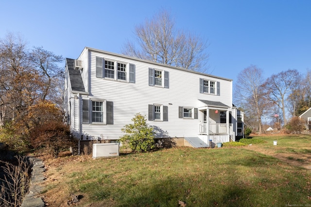 view of front of home featuring a front yard