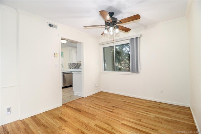 empty room featuring light hardwood / wood-style flooring, ornamental molding, and ceiling fan