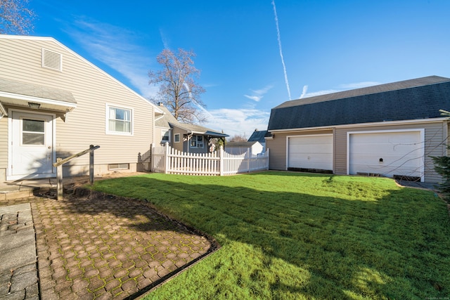 view of yard featuring a garage and an outdoor structure