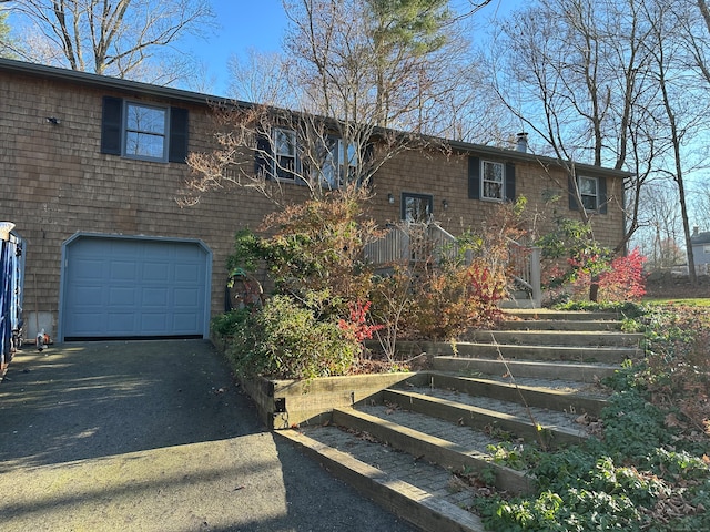 view of front facade featuring a garage