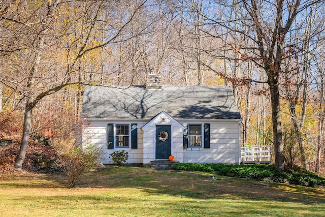 view of front of house featuring a front lawn