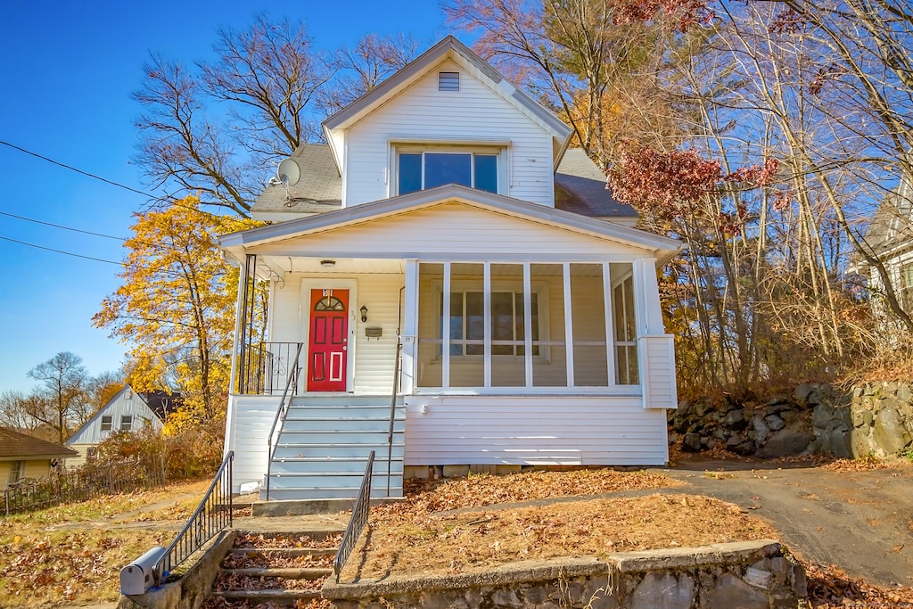 view of front of property