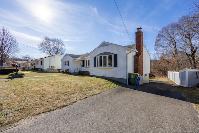 view of front of house with a front lawn