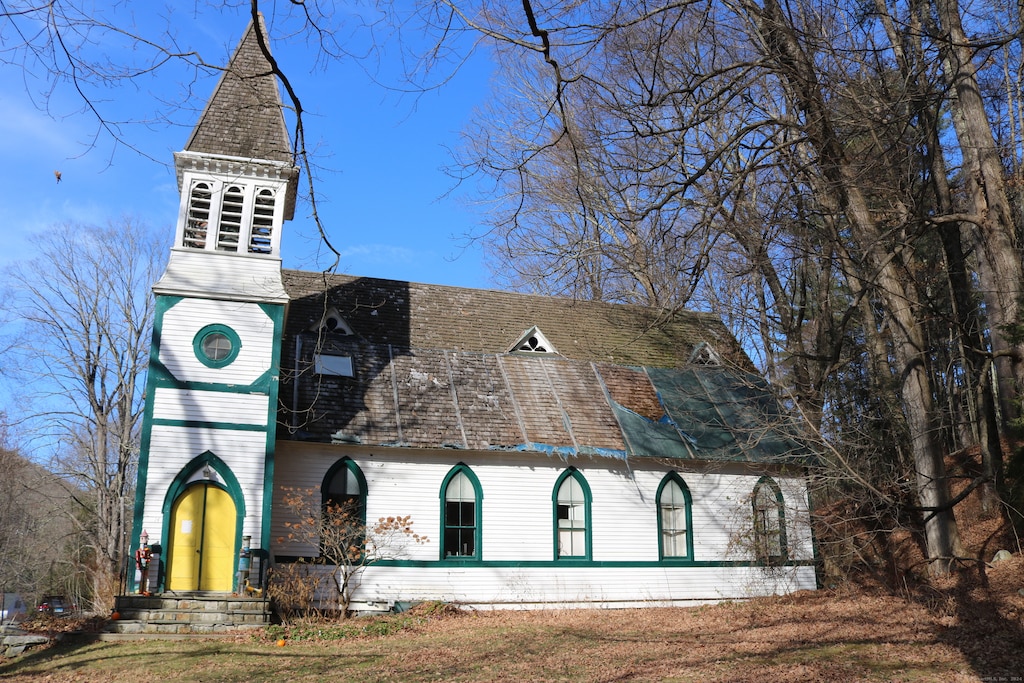 view of front facade