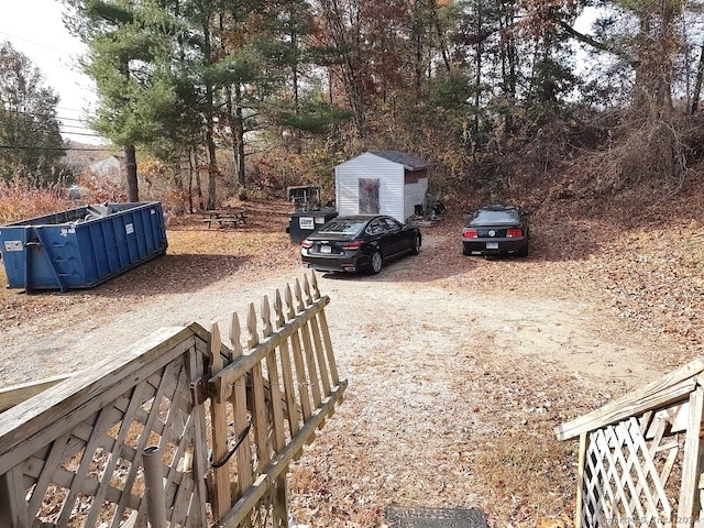 view of yard featuring a storage unit