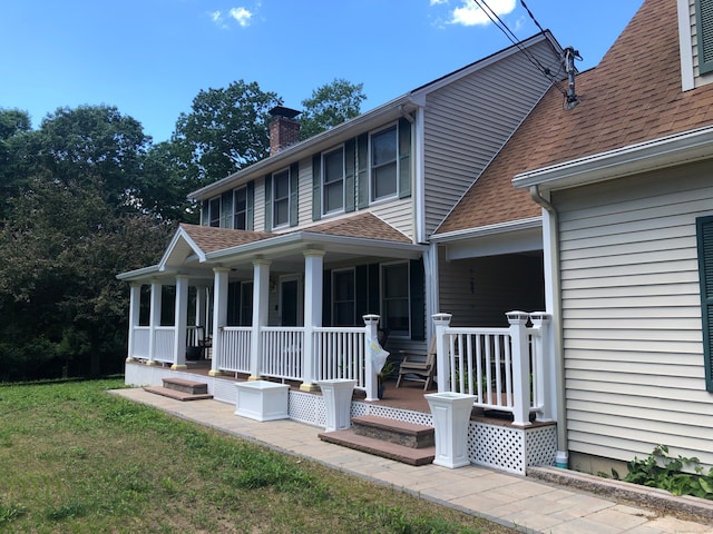 view of front of home featuring a front yard and a porch