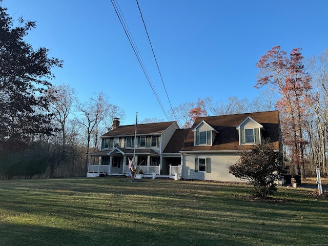 view of front facade featuring a porch and a front lawn