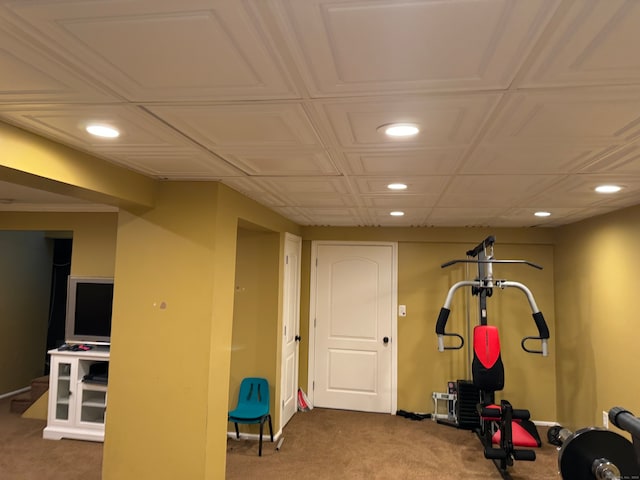 workout room featuring carpet