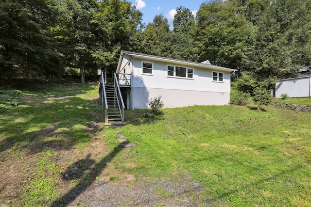 exterior space featuring a front yard