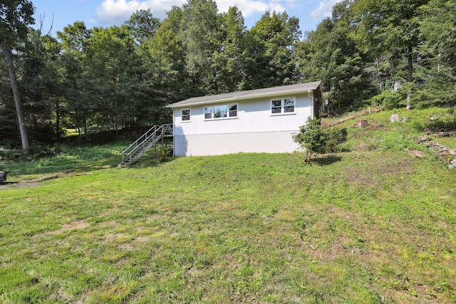 exterior space featuring a front yard