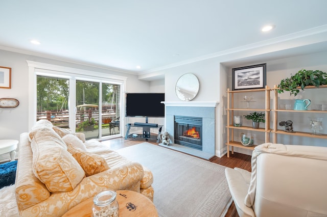 living room featuring hardwood / wood-style floors and crown molding