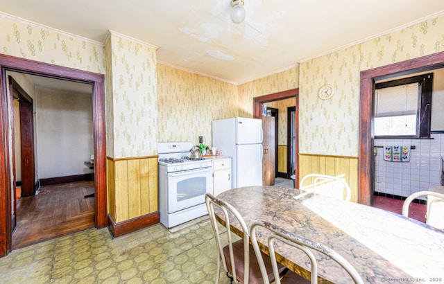 kitchen featuring white appliances and ornamental molding