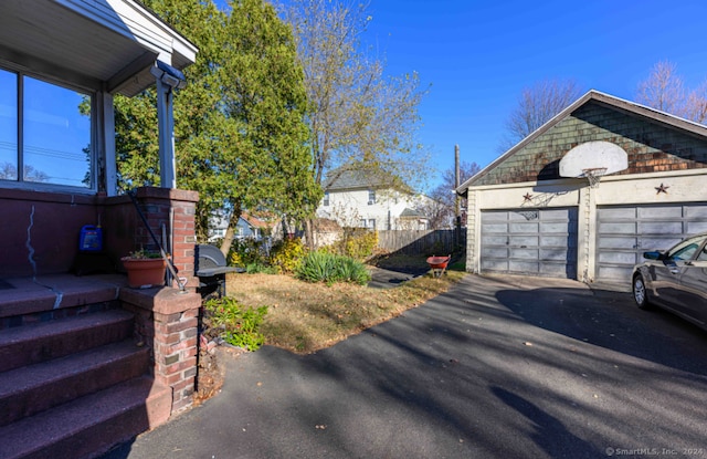 view of yard featuring a garage and an outdoor structure