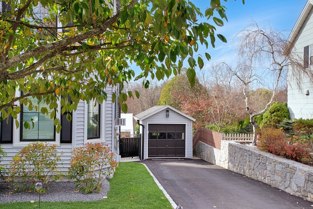 view of front of home featuring an outdoor structure and a garage