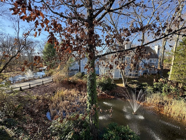 view of yard featuring a water view