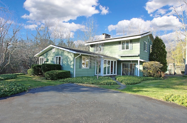 front facade with a front yard