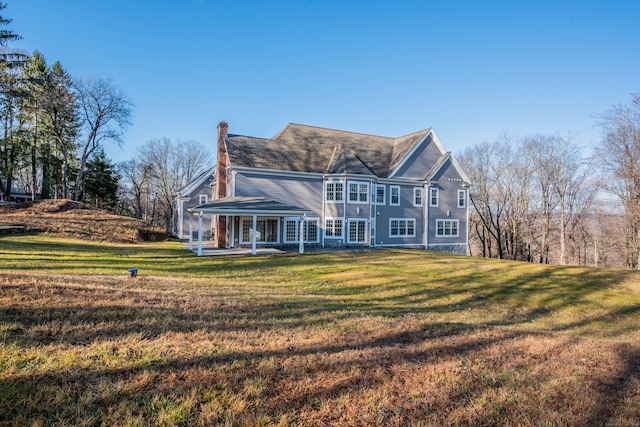 view of front facade featuring a front lawn