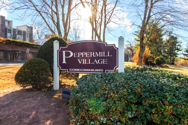 view of community / neighborhood sign