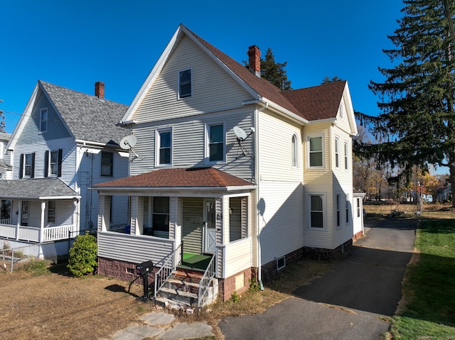 view of front facade featuring covered porch