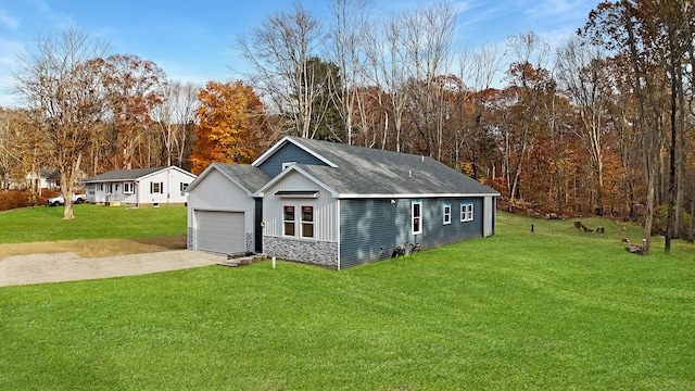 view of front facade with a garage and a front yard