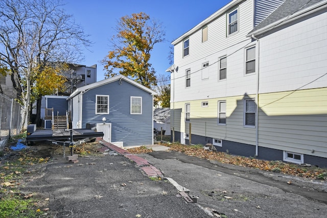 172 Quinnipiac Ave, New Haven, CT 06513 - view of side of property with a deck
