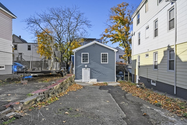172 Quinnipiac Ave, New Haven, CT 06513 - back of property featuring a wooden deck