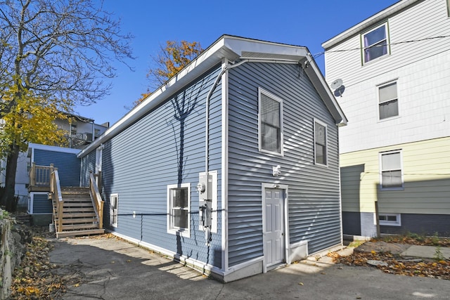 172 Quinnipiac Ave, New Haven, CT 06513 - view of home's exterior with stairs