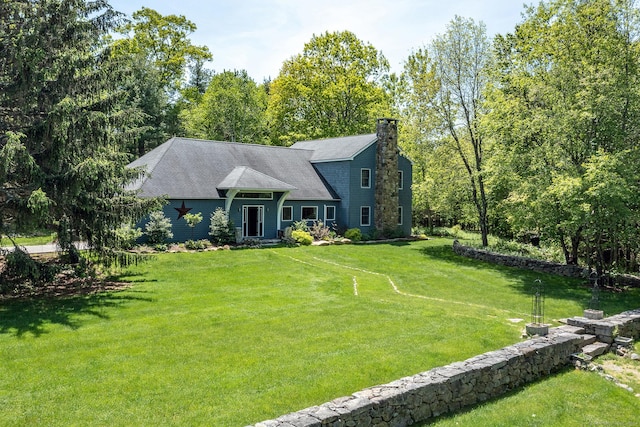 view of front of home featuring a front lawn