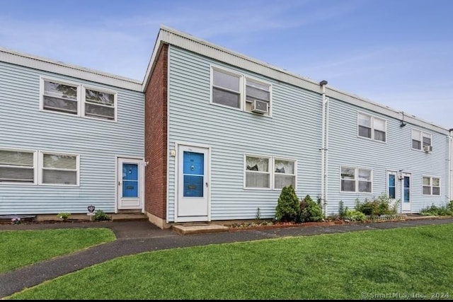 25 Liberty St Unit E, New Haven, CT 06519 - view of front of home featuring entry steps, a front yard, and cooling unit