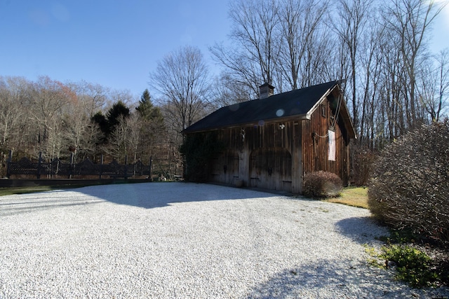 view of outdoor structure with an outbuilding