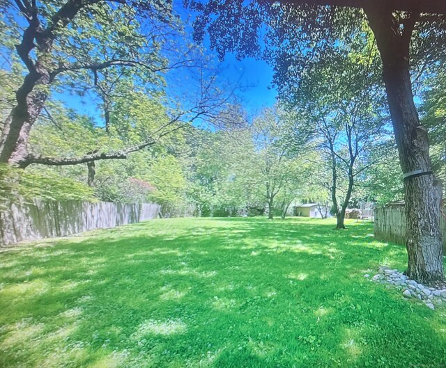 view of yard featuring a water view