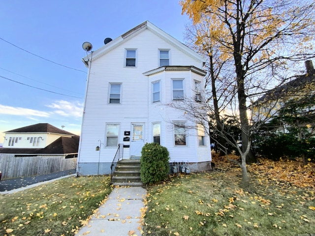 view of front of house with a front yard