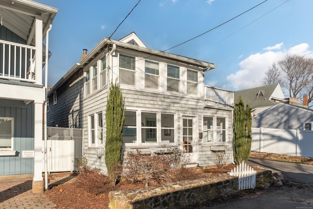 view of front of property featuring a balcony