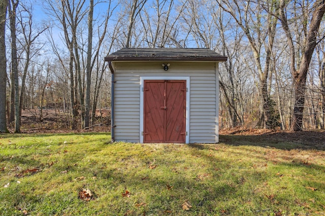 view of outdoor structure featuring a lawn