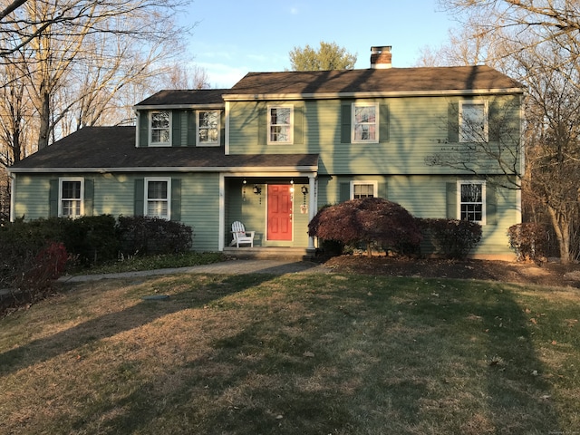 view of front facade with a front lawn