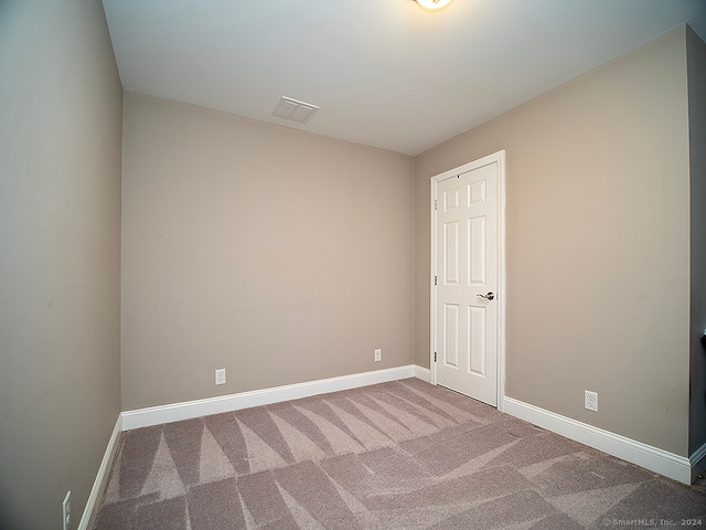 unfurnished room featuring carpet floors