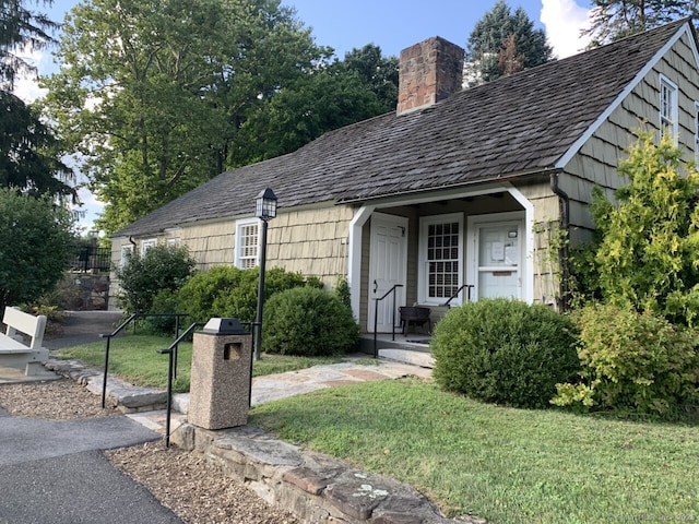 270 Heritage Vlg Unit D, Southbury, CT 06488 - view of front facade with a chimney and a front lawn