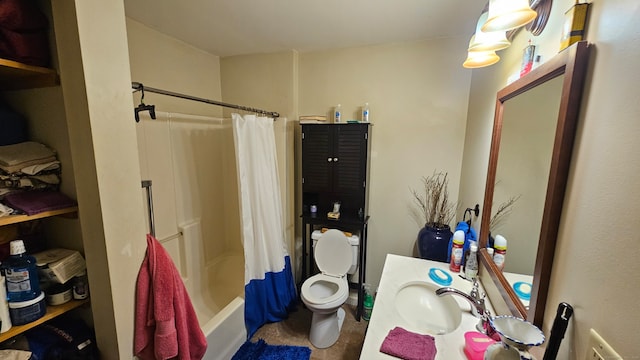 full bathroom featuring vanity, shower / tub combo, and toilet