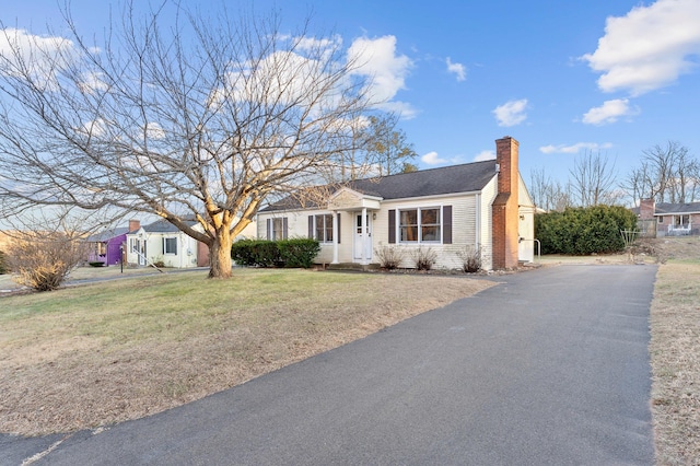 single story home with a front yard