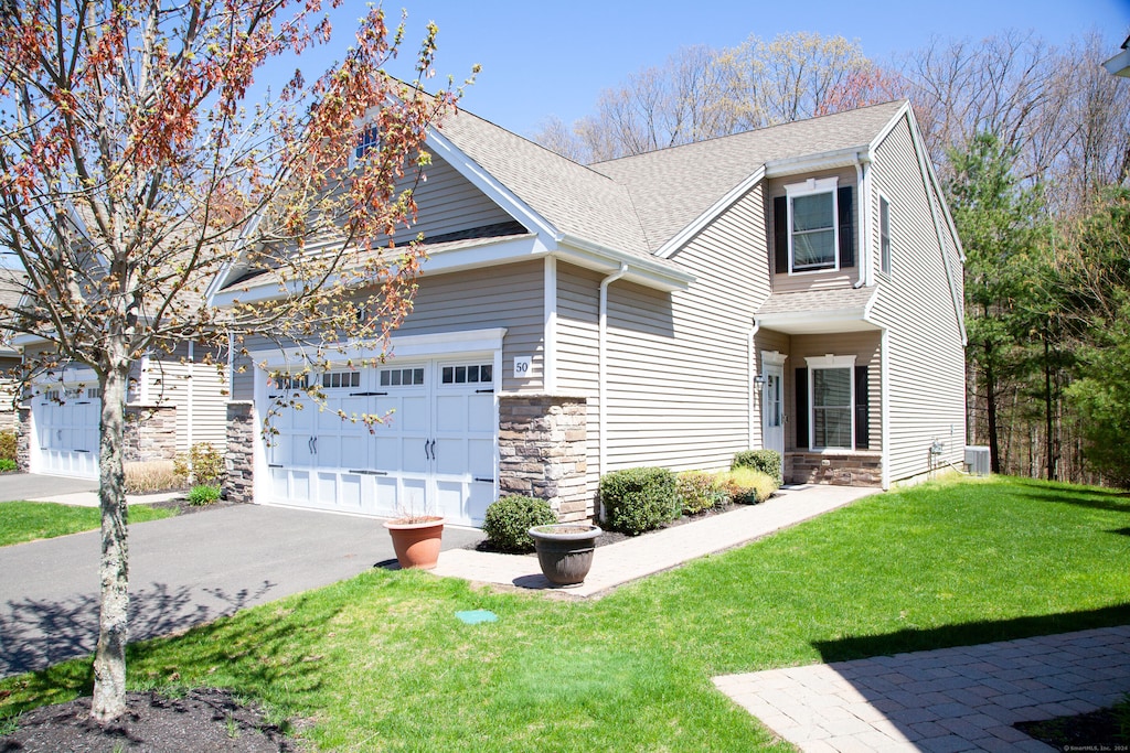 view of front of home featuring a front yard and a garage