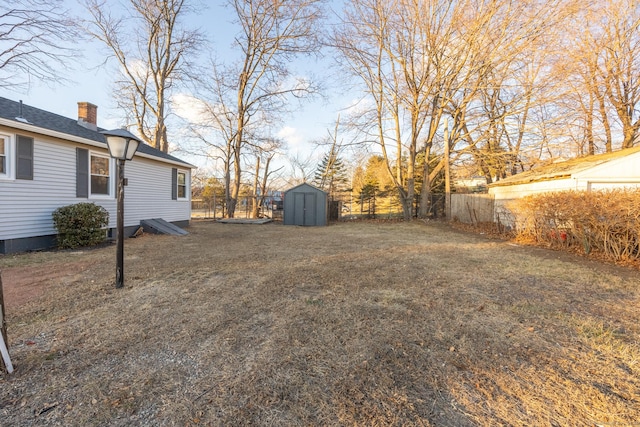 view of yard featuring a storage unit