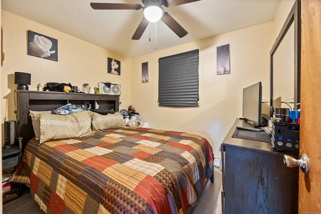 bedroom with ceiling fan