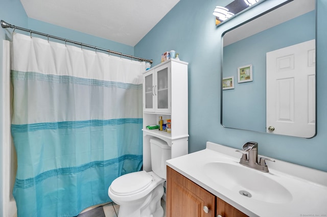 bathroom with a shower with shower curtain, vanity, and toilet