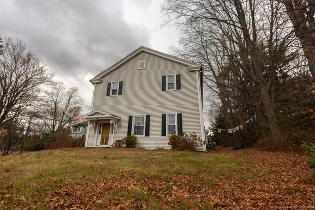 view of front of home with a front yard