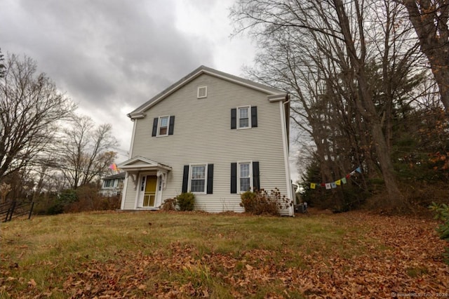 view of front of home with a front lawn