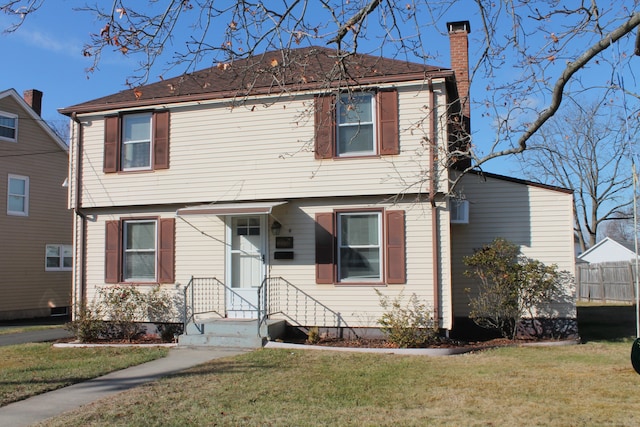 view of front of house featuring a front lawn