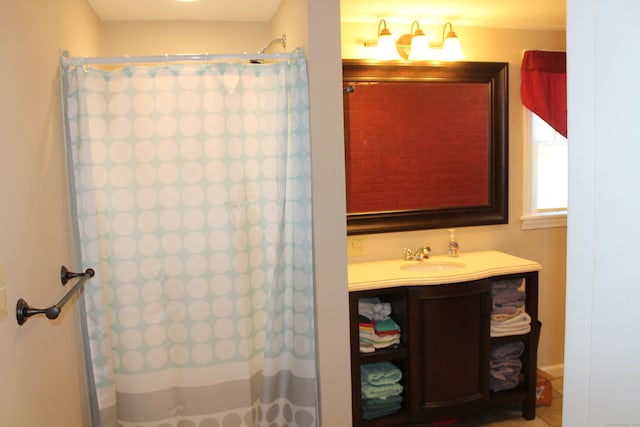 bathroom featuring a shower with shower curtain and vanity